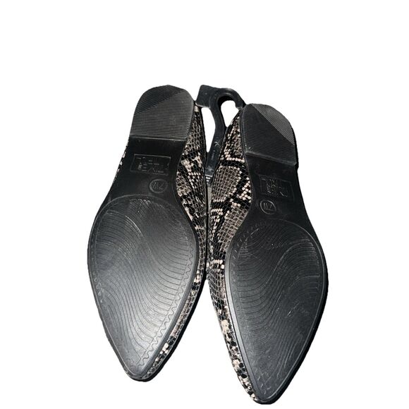 Women's Time and Tru Size 6W Faux Snake Skin Memory Foam Flats Shoes - Picture 2 of 2